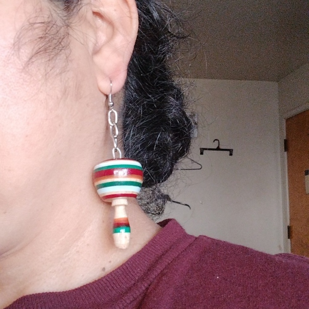 Handmade earrings of a wooden valero - Picture 4 of 4